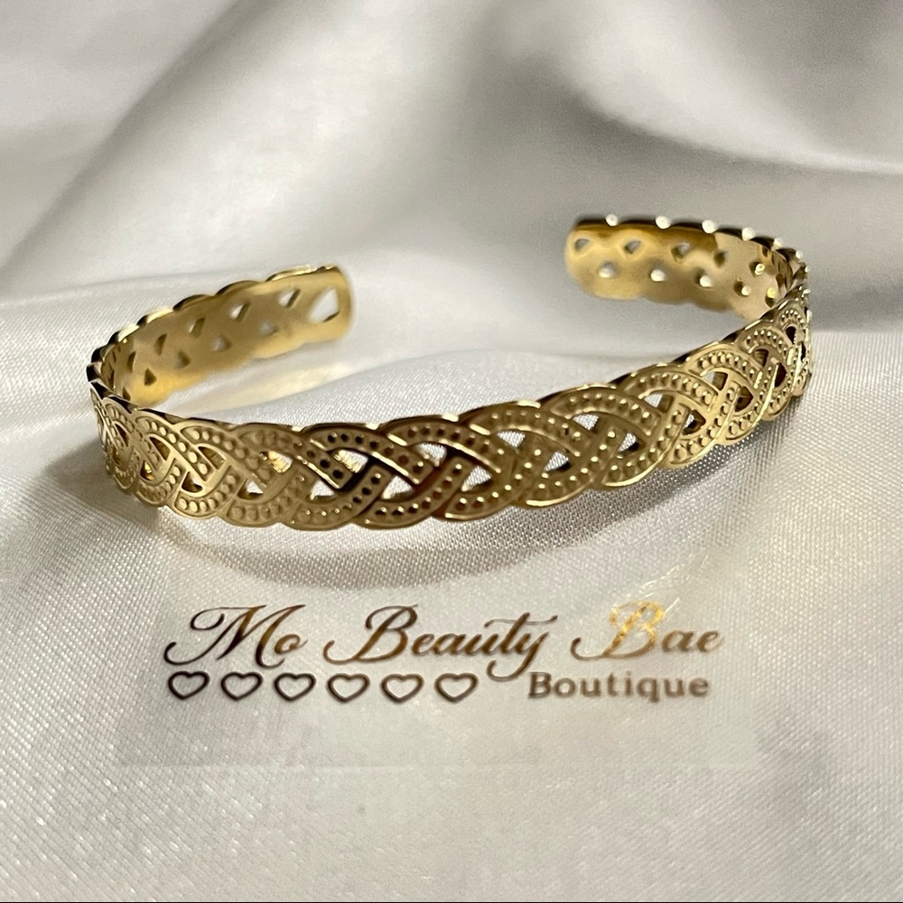 Gold Ribbon Bangle - Picture 1 of 5